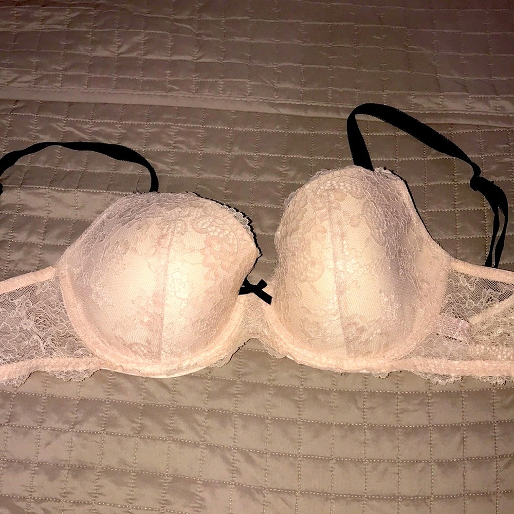 Victoria’s Secret dream angels lined Demi. Size 34Dd in baby pink